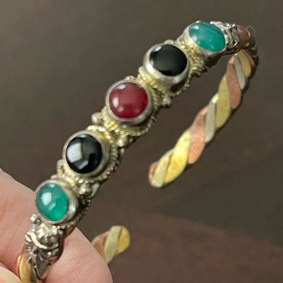 Tibetan Medicine bracelets with gemstones - Picture 2 of 5